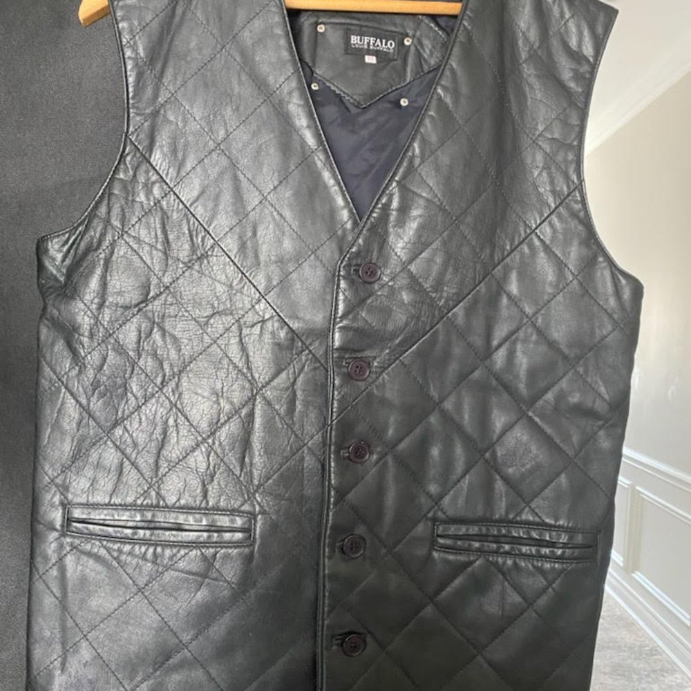 LOUIE BUFFALO  100%  LEATHER   BUTTONS UP   VEST.